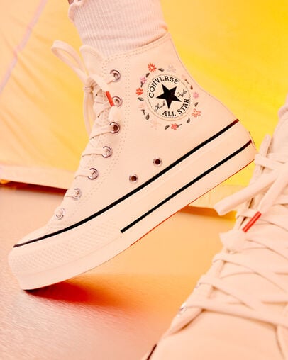 White Converse Chuck Taylor All Star Lift Women Platform Shoes Canada | C-93750619